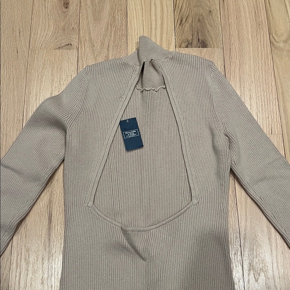 NEW Abercrombie Open-Back Midi Sweater Dress - Picture 4 of 4